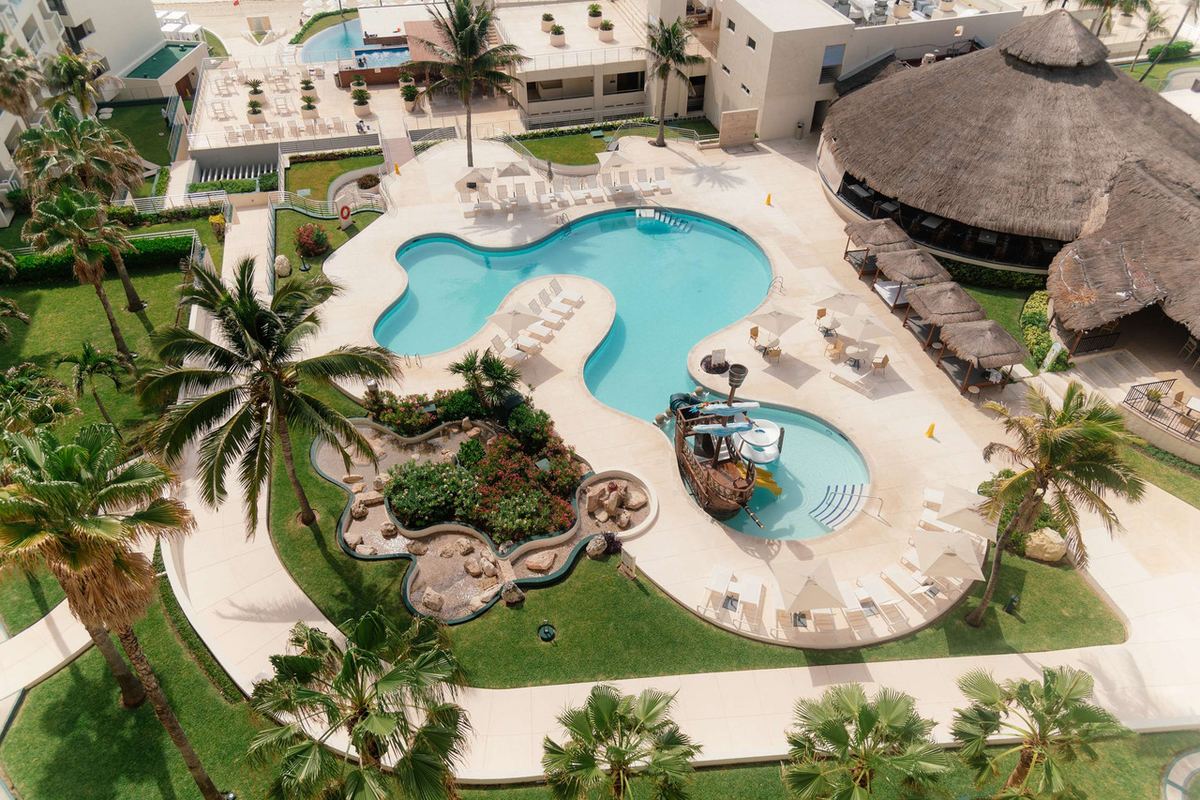 Emporio Cancún — Tropical vibes