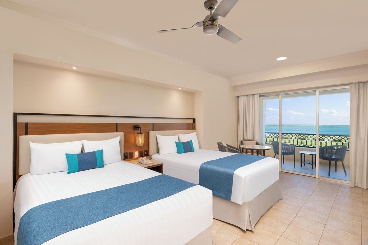 GR Solaris Cancún — Lake view room