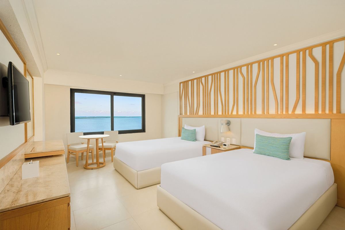 Royal Solaris Cancún — Lake view room
