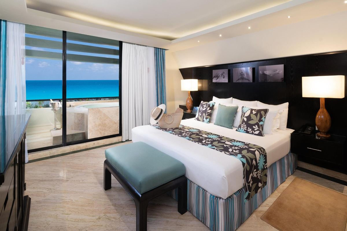 The Pyramid Cancún by Oasis — Suite